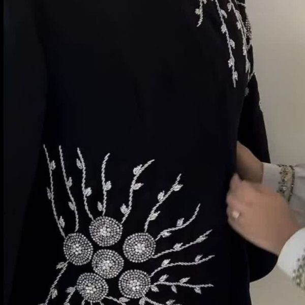 نمونه قابل اجرا جواهردوزی روی کت زنانه سفارشی 1 600x600