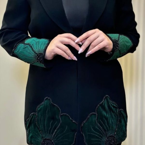 نمونه قابل اجرا جواهردوزی روی کت زنانه سفارشی 4 600x600