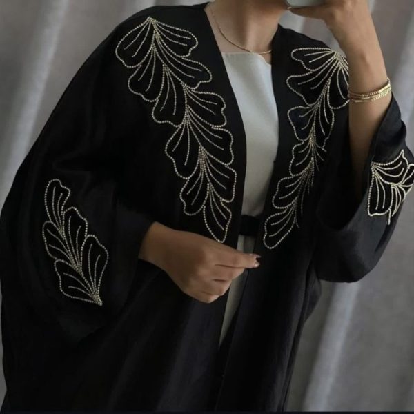 نمونه قابل اجرا جواهردوزی روی کت زنانه سفارشی 5 600x600